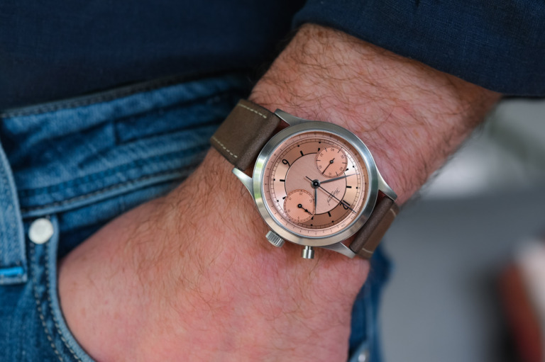 MONOCHROME Montre de Souscription 1 x Habring2 Monopusher Chronograph salmon sector dial