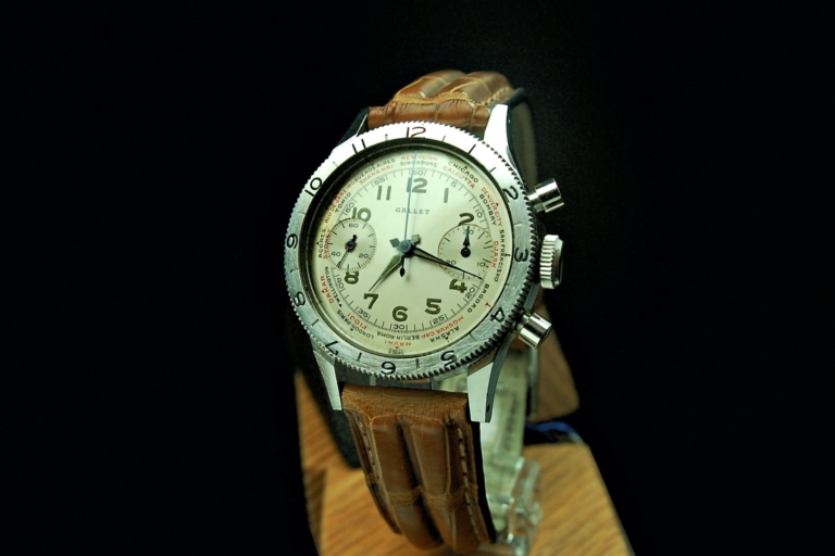 Vintage Corner Gallet Flying Officer